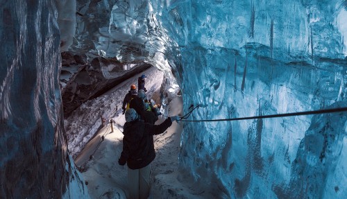 Kristalheldere ijsgrotten