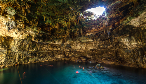 In Yucatán vind je duizenden cenotes,