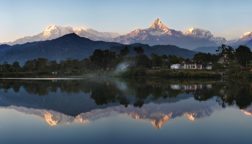 Pokhara ligt in een