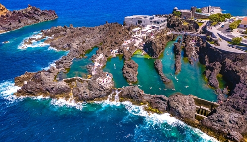 Vulkanische zwembaden