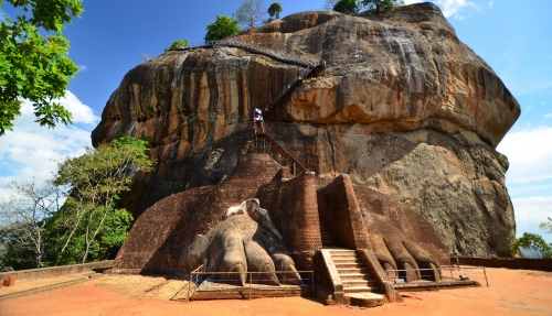 Aan de voet van het Sigiriya rotsfort 